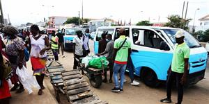 Lotadores conseguem "facturar" 300.000 Kz por mês a organizar o transporte de táxi