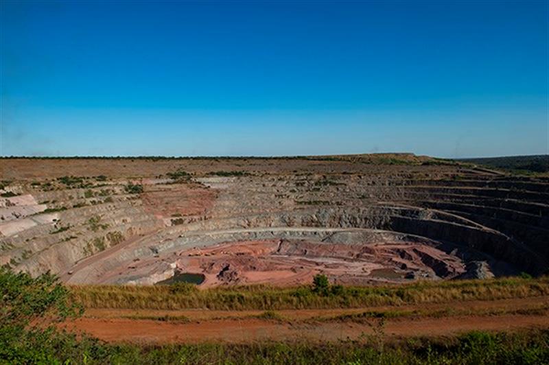 Jornal de Angola - Notícias - Sociedade Mineira de Catoca