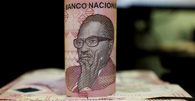 Kwanza volta a cair em Maio e já depreciou 3% face ao dólar desde Janeiro