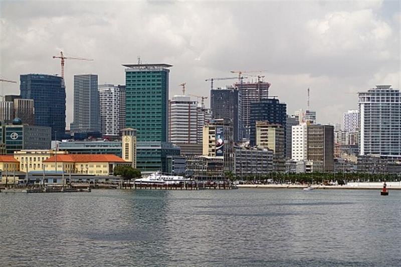 Angola empurra amortizações mas paga juros aos bancos chineses 