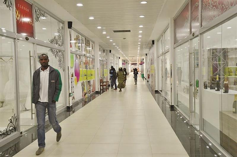 Atipicidade dos contratos de utilização de lojas integradas nos centros comerciais