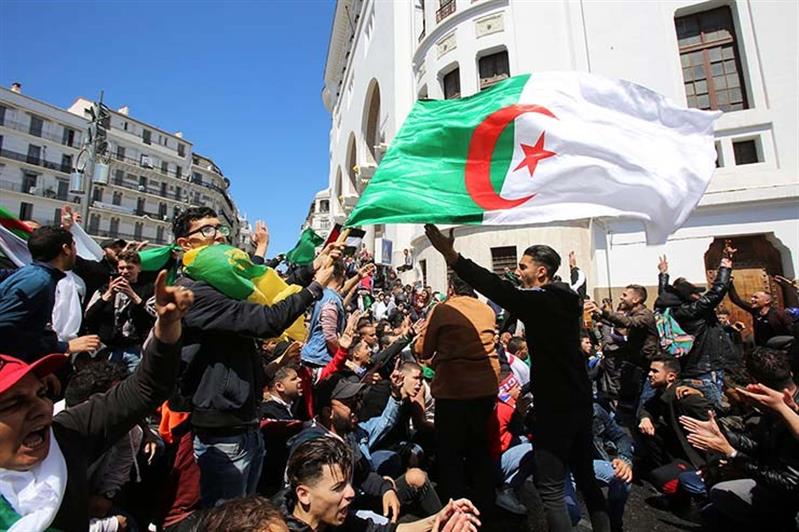Protestos: parlamento dissolvido e governo é remodelado na Argélia 