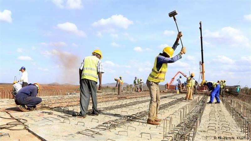 Uganda negoceia moratória e quer mais dívida para linha férrea