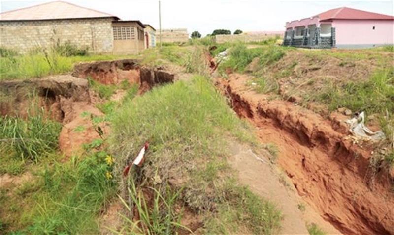 Governo vai investir 304 milhões de kwanzas para estancar ravinas em Luanda
