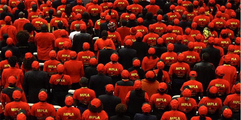 MPLA mantém a maioria mas perde Luanda e Cabinda para a UNITA