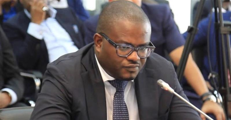 Gana: Ministro adjunto das Finanças demitido após ser filmado a pedir subornos