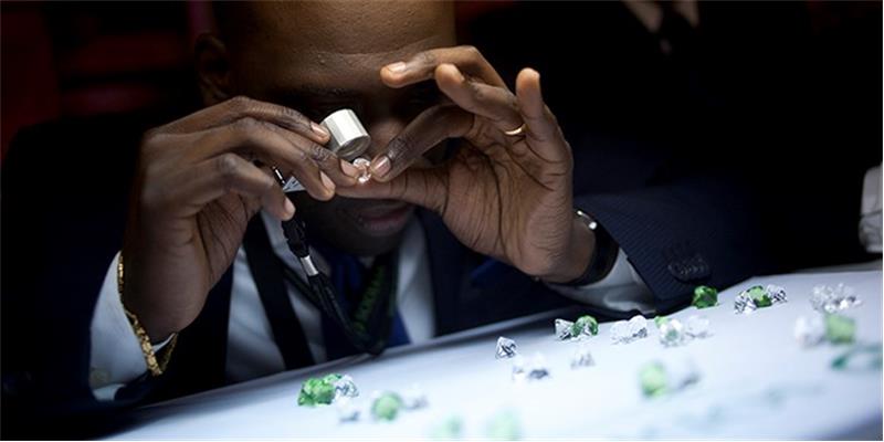 Receita fiscal com diamantes aumenta 28% em 2022 para 149,2 milhões USD