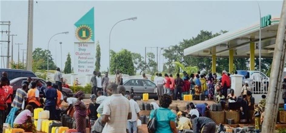 Fim de subsídios gera corrida aos combustíveis na Nigéria