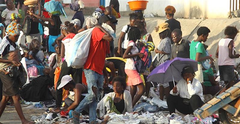 Comércio informal nas ruas de Luanda, não é "empreendedorismo"!