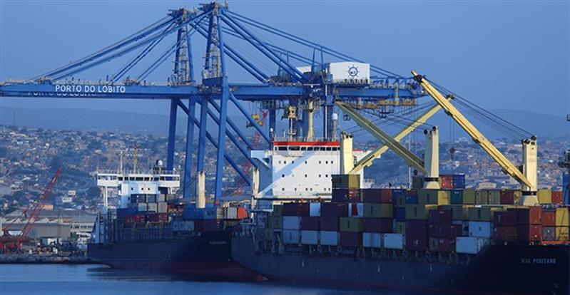Exportações encolheram 13.888 milhões USD e importações caíram 1.371 milhões em nove meses