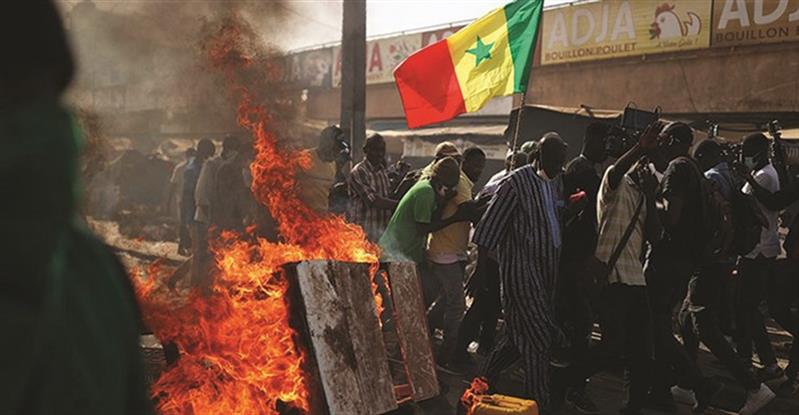 Senegal acentua instabilidade na África Ocidental ao adiar eleições
