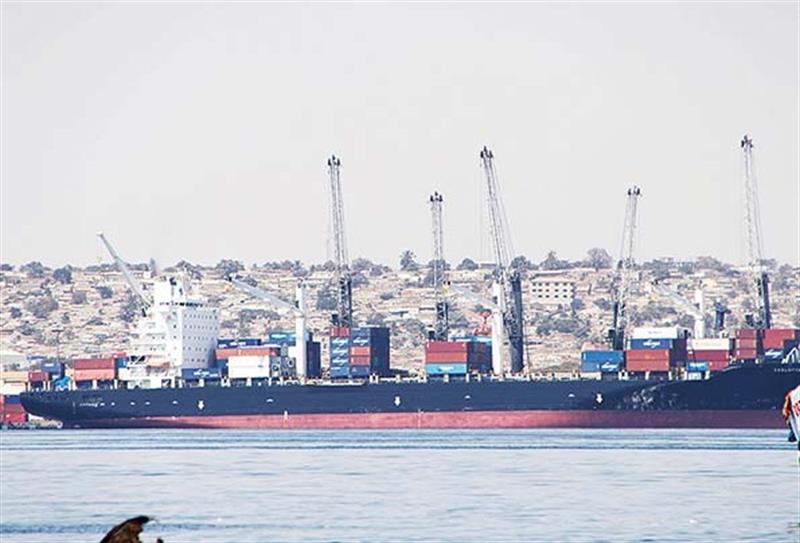 Falta de navios deixa Porto de Luanda a 'meio-gás'