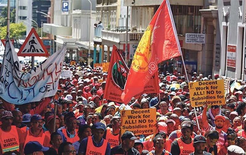 Ramaphosa entre ameaça de "greves calamitosas" e meta  de descida do défice orçamental