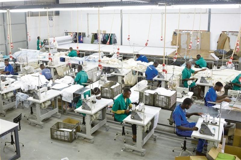 Governo cria sociedade anónima para vender fábrica têxtil à concessionária que antes quis afastar
