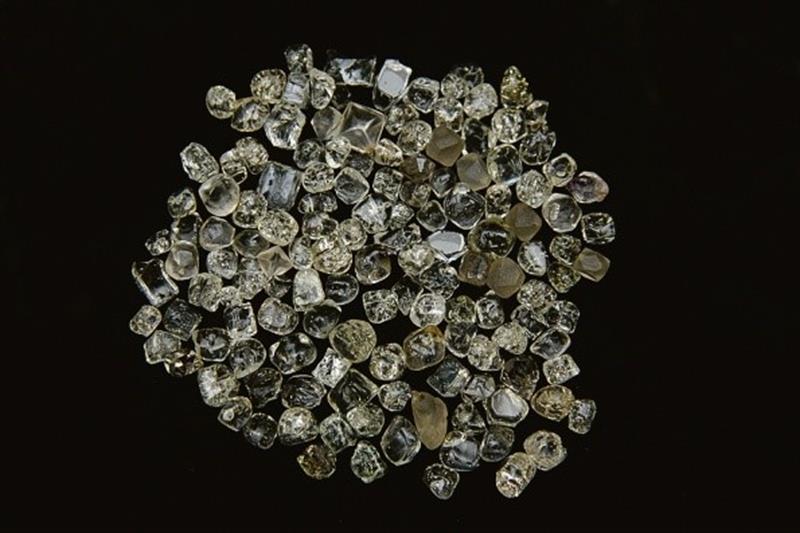 Regulamentação da comercialização de diamantes acaba oficialmente com monopólio no sector