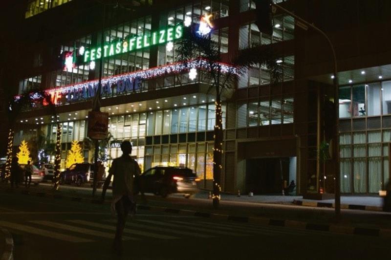 Falta de verbas "apaga" iluminação de Natal nas artérias de Luanda