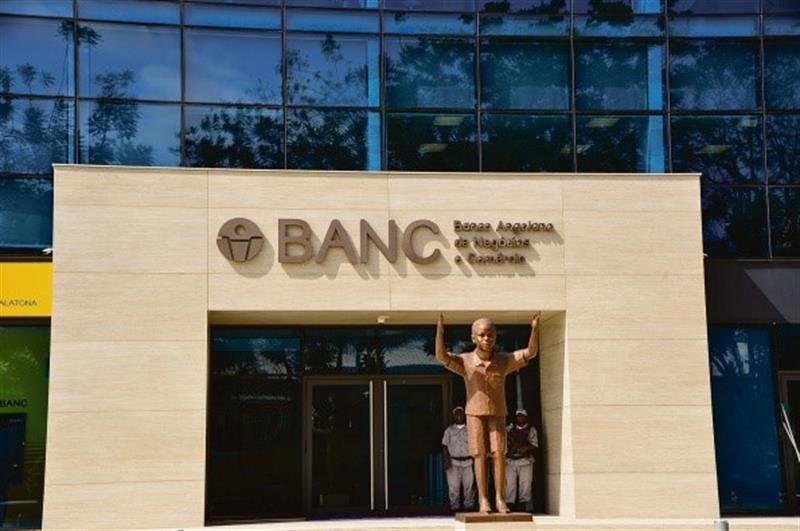 BANC fecha e tem que pagar 30 mil milhões Kz ao Banco Nacional de Angola
