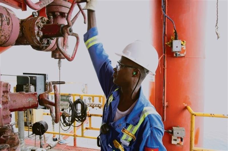Angola aumenta em 24 mil barris produção diária no mês de Setembro