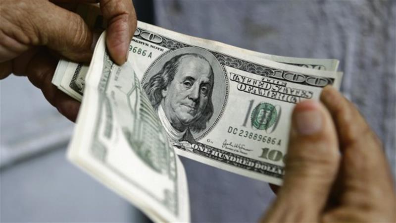 Dólar valoriza face à maioria das divisas
