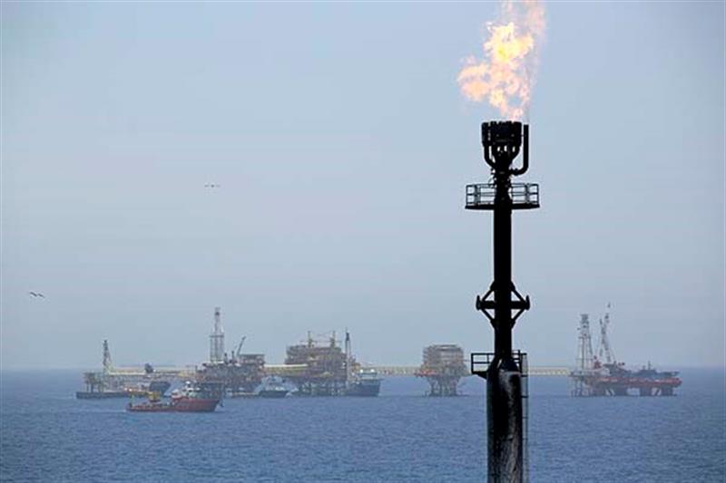 Crude recupera 12% face à semana passada