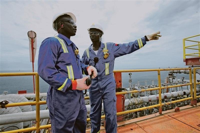 Prolongamento da Covid-19 pode forçar Angola a vender petróleo abaixo do mercado