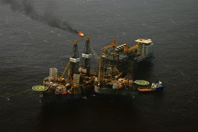 Angola pressionada pela Arábia  Saudita a cortar na produção de crude