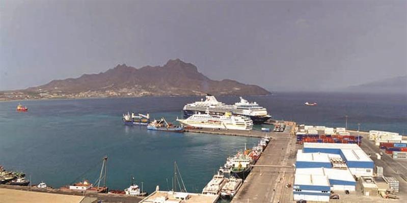  Cabo Verde recupera exportações em Julho, com máximo do ano