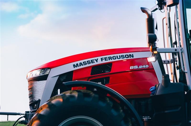 Agricultores nacionais podem comprar tractores da fábrica da ZEE com financiamento do BDA