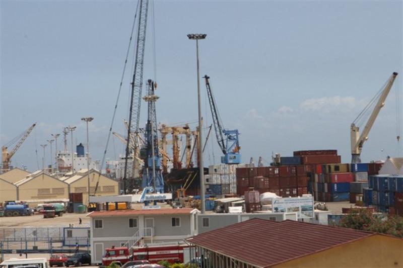 Comércio entre Angola e China cai 38% nos primeiros seis meses do ano 