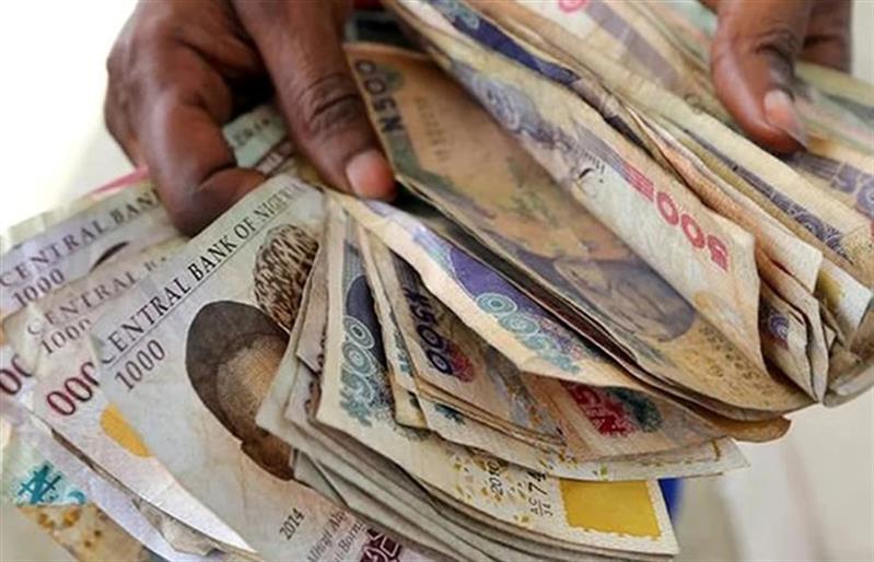 Nigéria proíbe importações de alimentos com dólares para salvar o naira